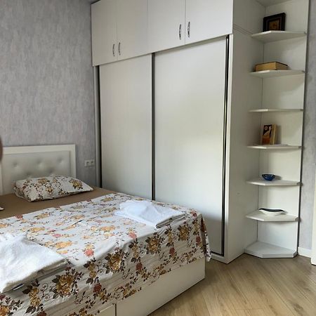 City Centre Apartment Kutaisi Bagian luar foto
