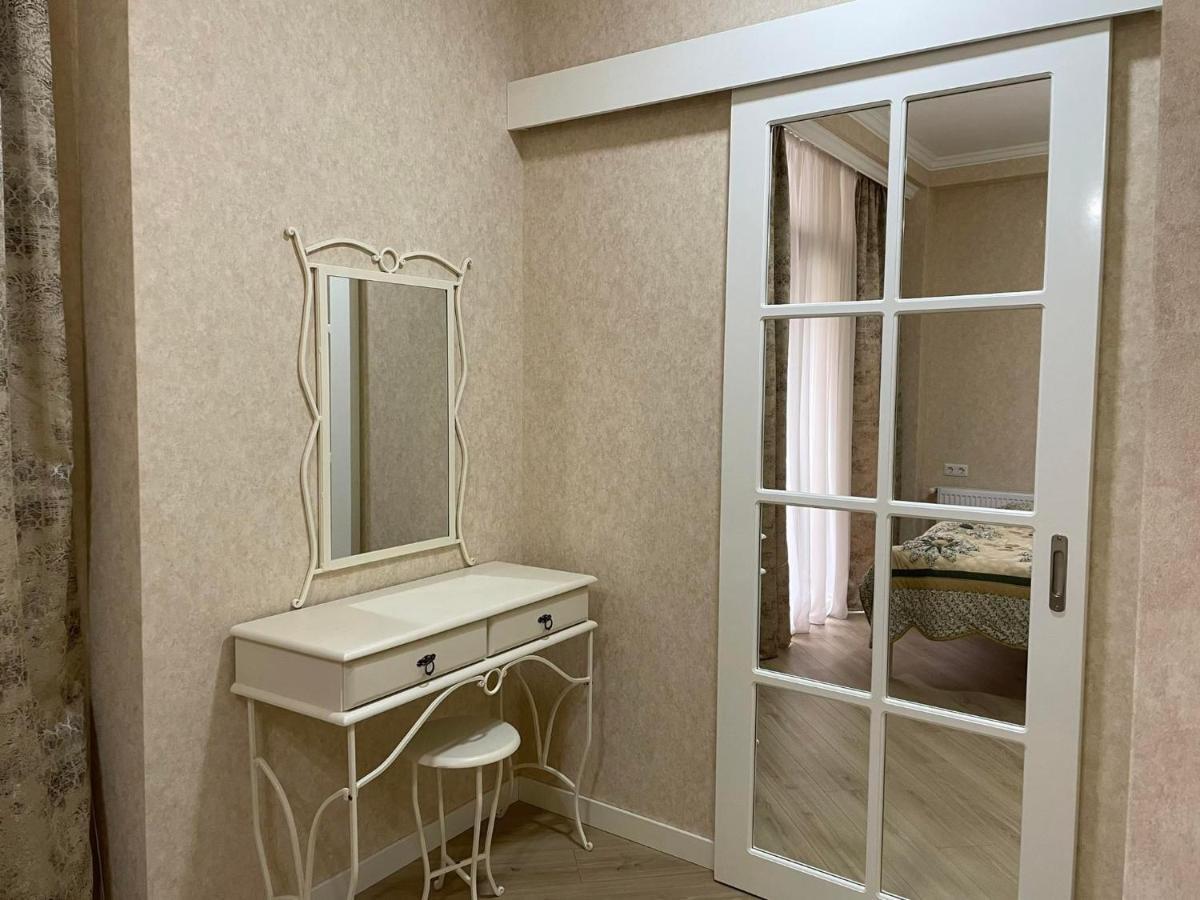 City Centre Apartment Kutaisi Bagian luar foto