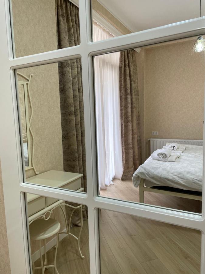 City Centre Apartment Kutaisi Bagian luar foto
