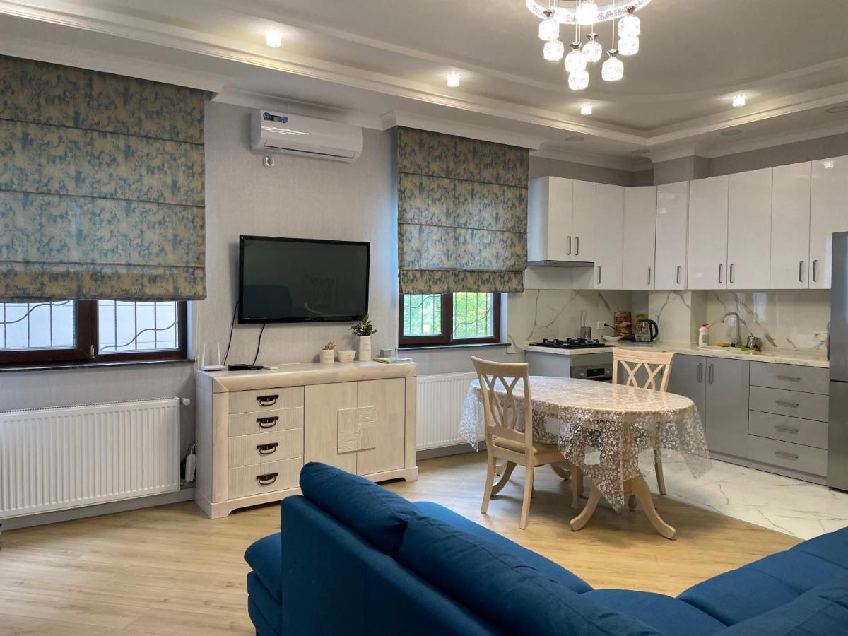 City Centre Apartment Kutaisi Bagian luar foto