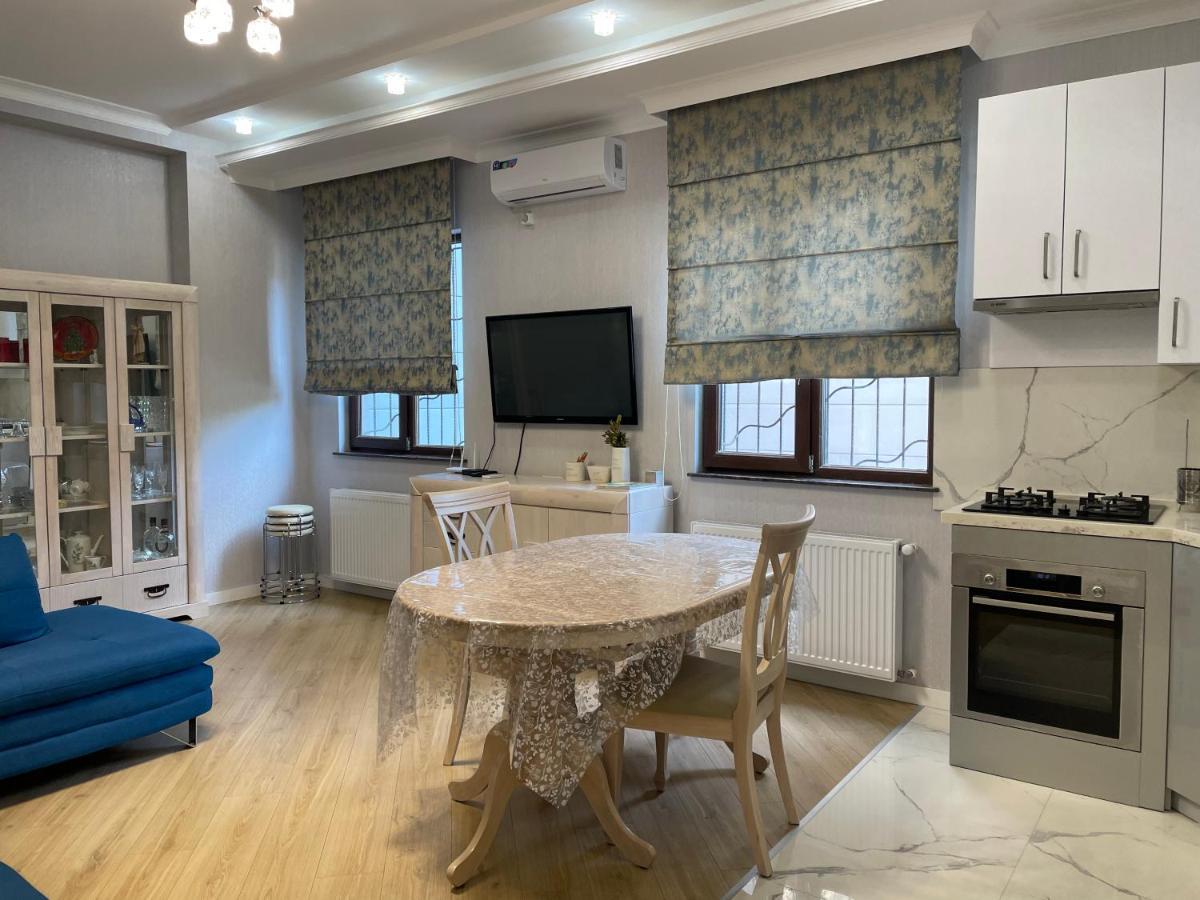 City Centre Apartment Kutaisi Bagian luar foto