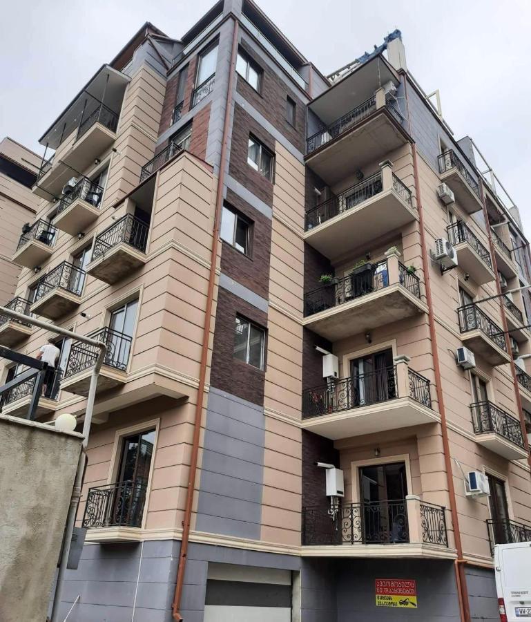 City Centre Apartment Kutaisi Bagian luar foto