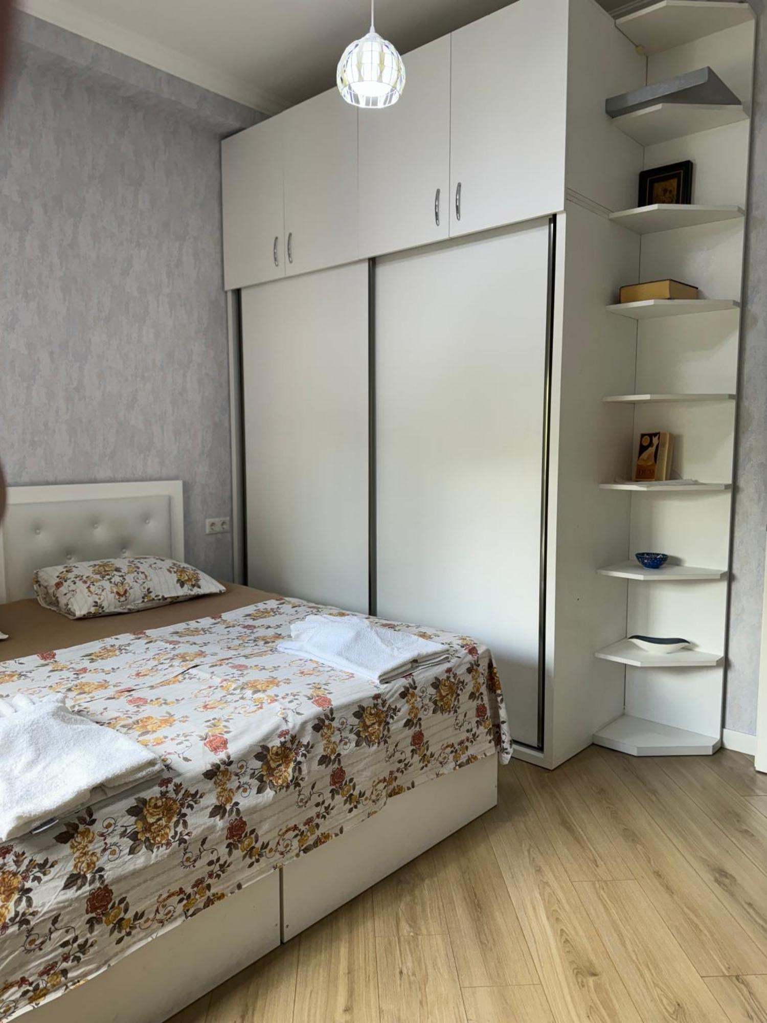 City Centre Apartment Kutaisi Bagian luar foto