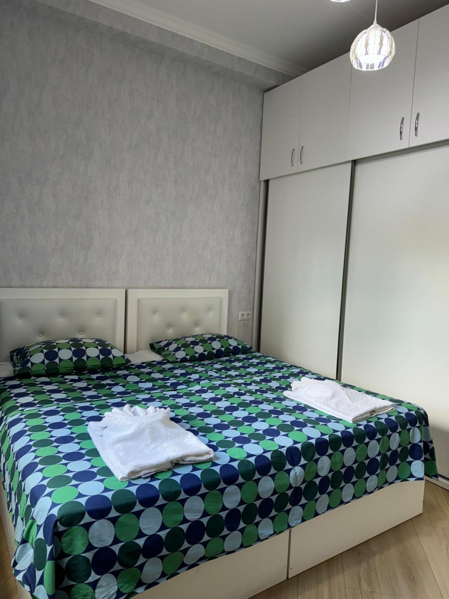 City Centre Apartment Kutaisi Bagian luar foto